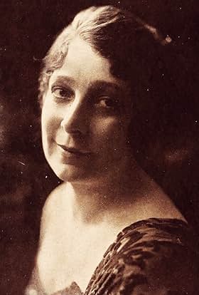 actor Laura Oakley large photo