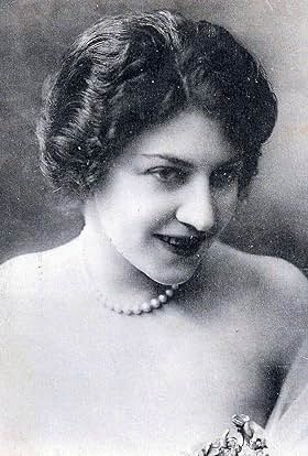 actor Yvonne de Bray large photo