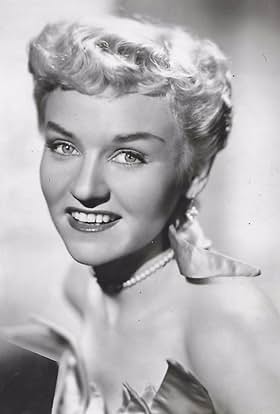 actor Betty Reilly large photo