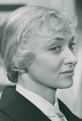 actor Annika Tretow large photo