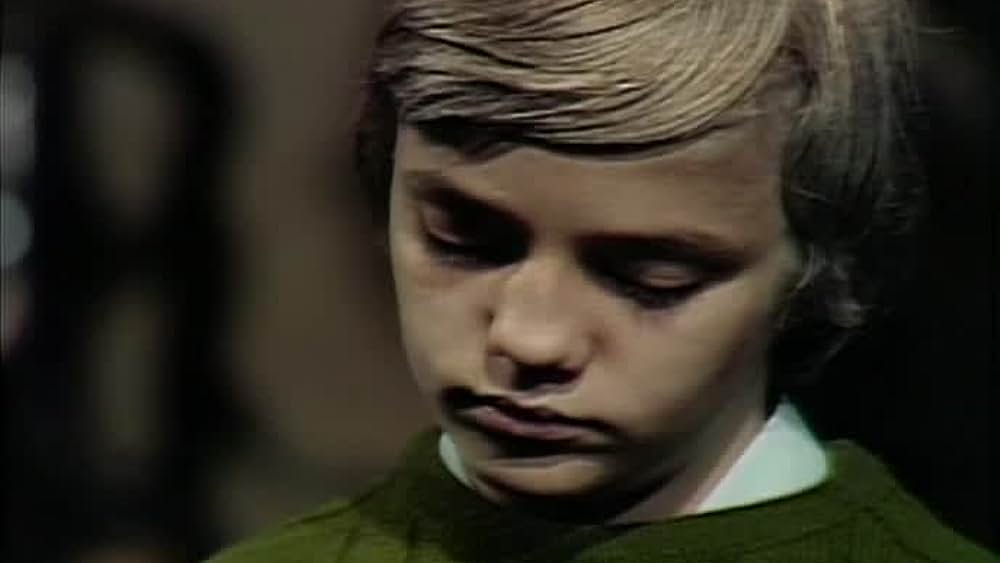 actor Marie Wallace large photo