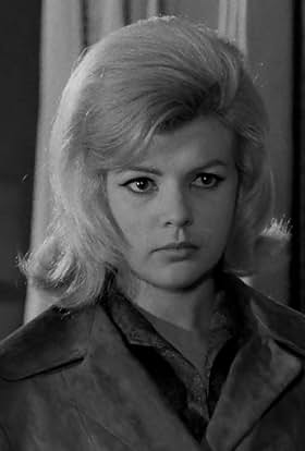 actor Monique Hennessy large photo