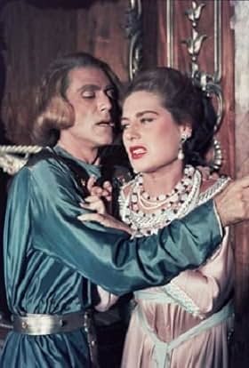 actor Layla Fawzi large photo