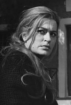 actor Katerina Helmy large photo