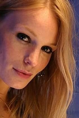 actor Simone Bowkett large photo