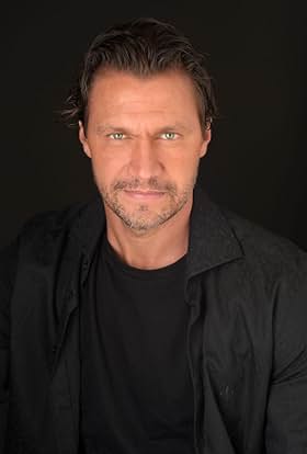 actor Vitor Hugo large photo