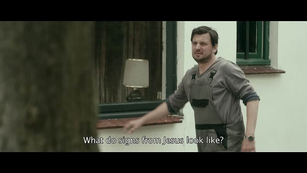 actor Annika Kuhl large photo