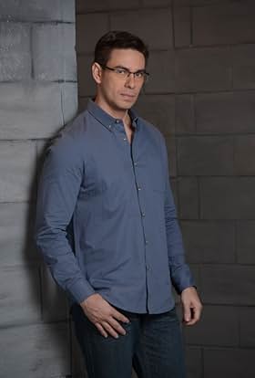 actor Carlos Morales large photo