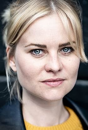 actor Henrike Fehrs large photo