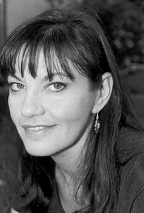 actor Ellie McBride large photo