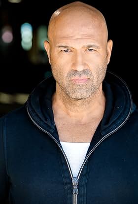 actor Byron Quiros large photo