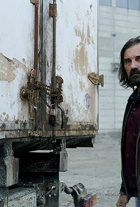 actor Leon Lucev large photo