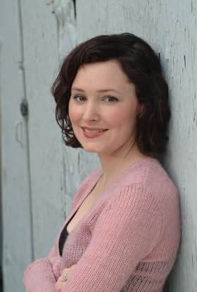 actor Cassie MacDonald large photo