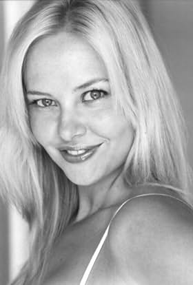 actor Amy Esterle large photo