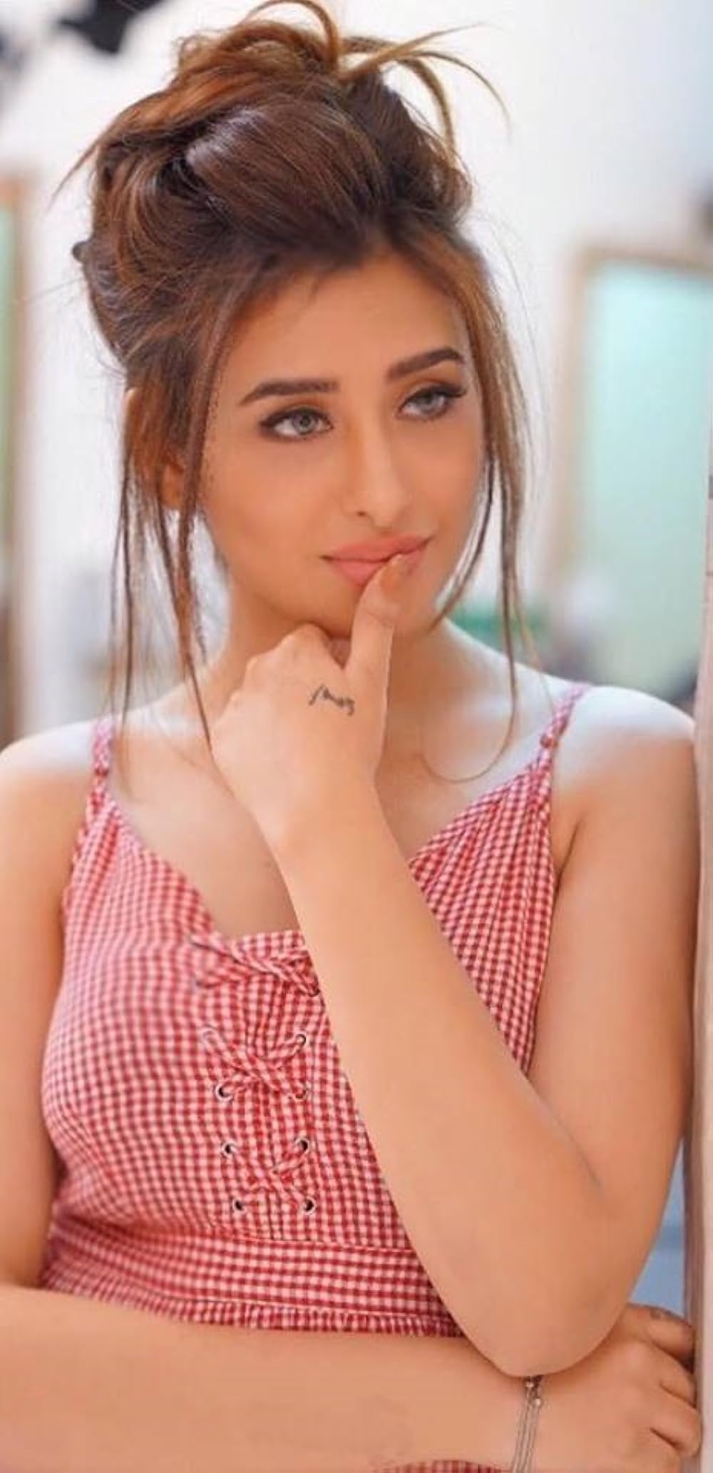 actor Mahira Sharma large photo