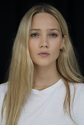 actor Lauren Versnick large photo