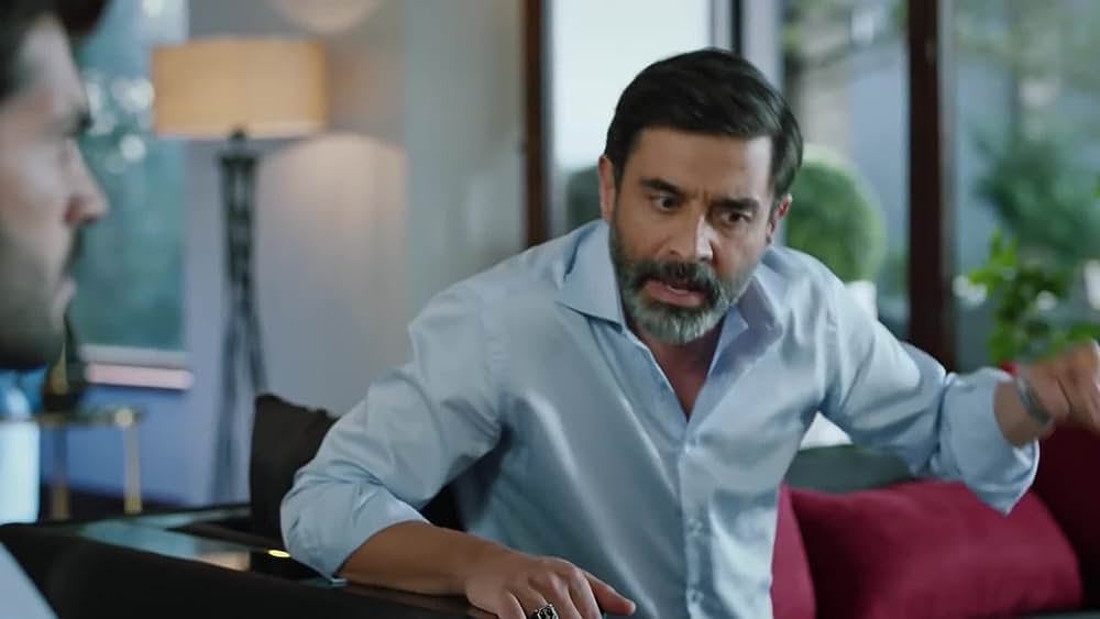 actor Özge Yagiz large photo