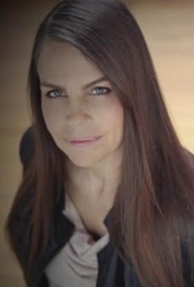 actor Margaret Stohl large photo