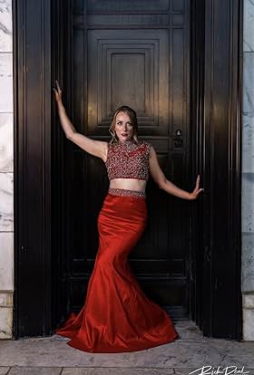 actor Kayla Royko large photo