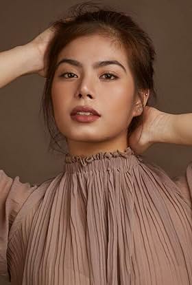 actor Liz Gonzaga large photo