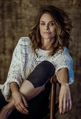 actor Guenia Lemos large photo