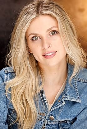 actor Alyse McCamish large photo