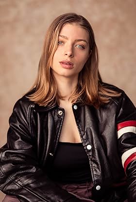 actor Ana Parvu large photo