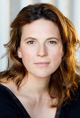 actor Anne Weinknecht large photo