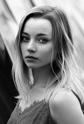 actor Kamila Urzedowska large photo