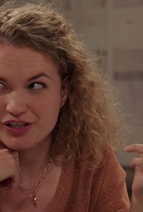 actor Christina Arends large photo