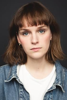 actor Sarah-Anne Parent large photo