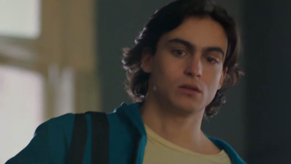 actor Lola Abraldes large photo