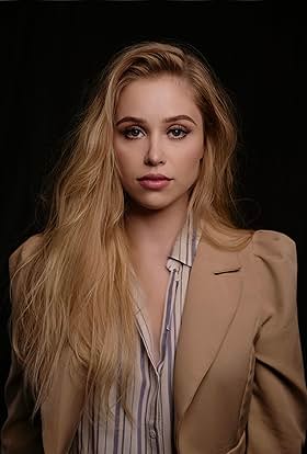 actor Sophie Swan large photo