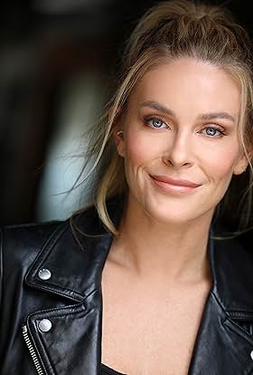 actor Leah McSweeney large photo