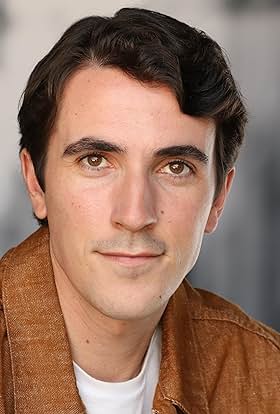 actor Elliott Hanson large photo