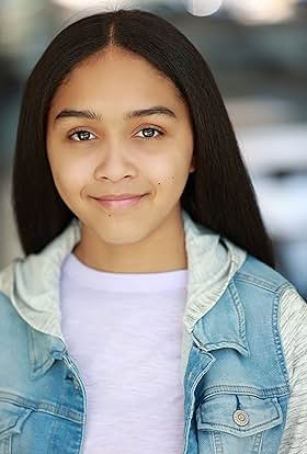 actor Ava Metallo large photo