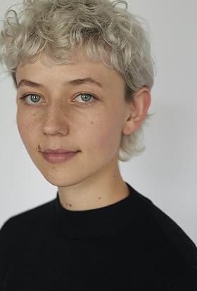 actor Ellen Robertson large photo