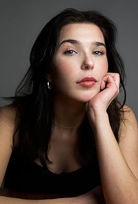 actor Julia Heveus large photo