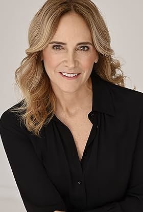 actor Jennifer McKinley large photo