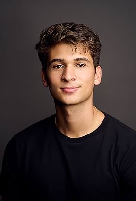 actor Trace Guzmán large photo