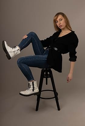 actor Dilara Foscht large photo