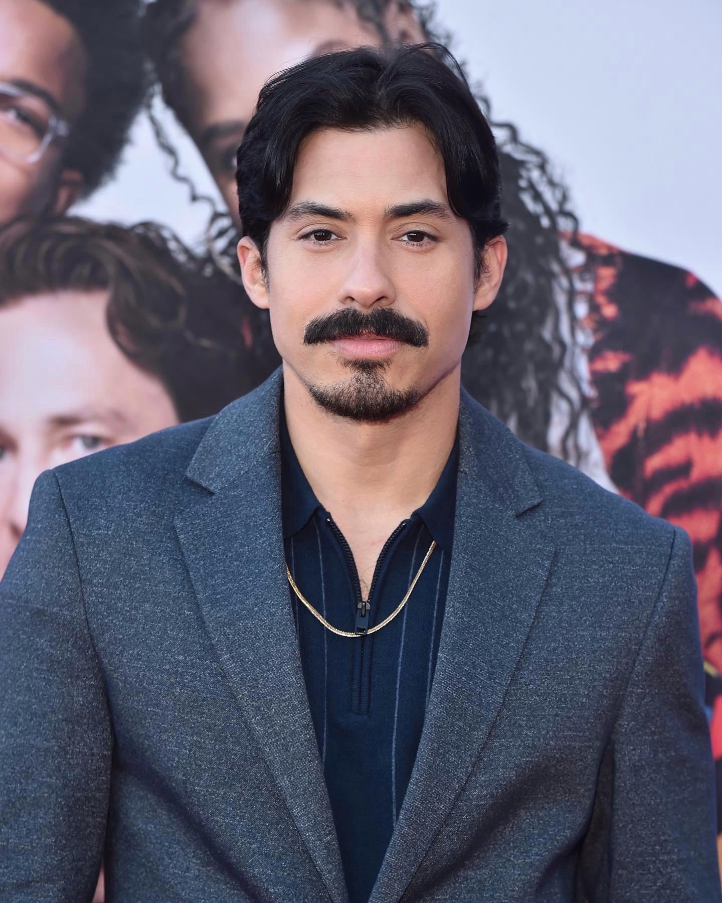 actor Carlos Santos large photo