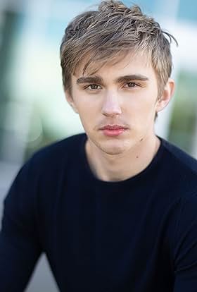 actor Denis Vikhliantsev large photo