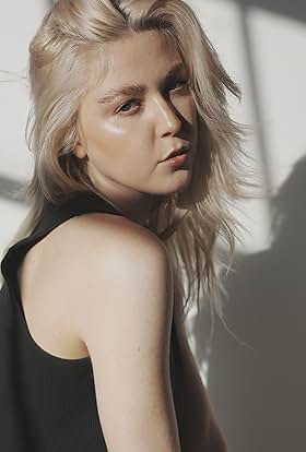 actor Mackenzie Wynn large photo