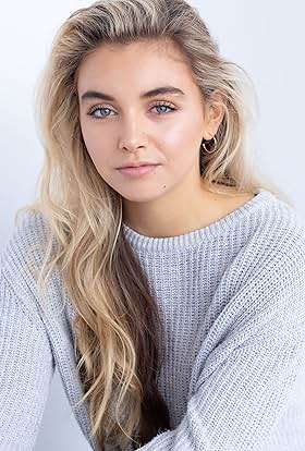 actor Chloe Skoczen large photo