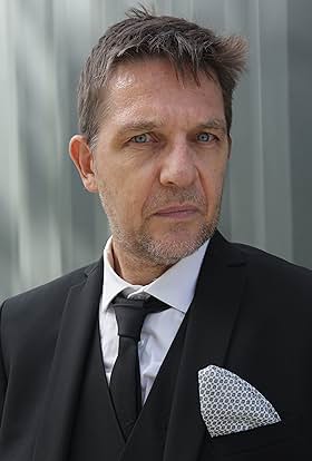 actor Kester Lovelace large photo