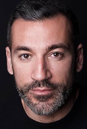 actor Carlos Oliveira large photo