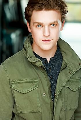 actor Bailey Roberts large photo