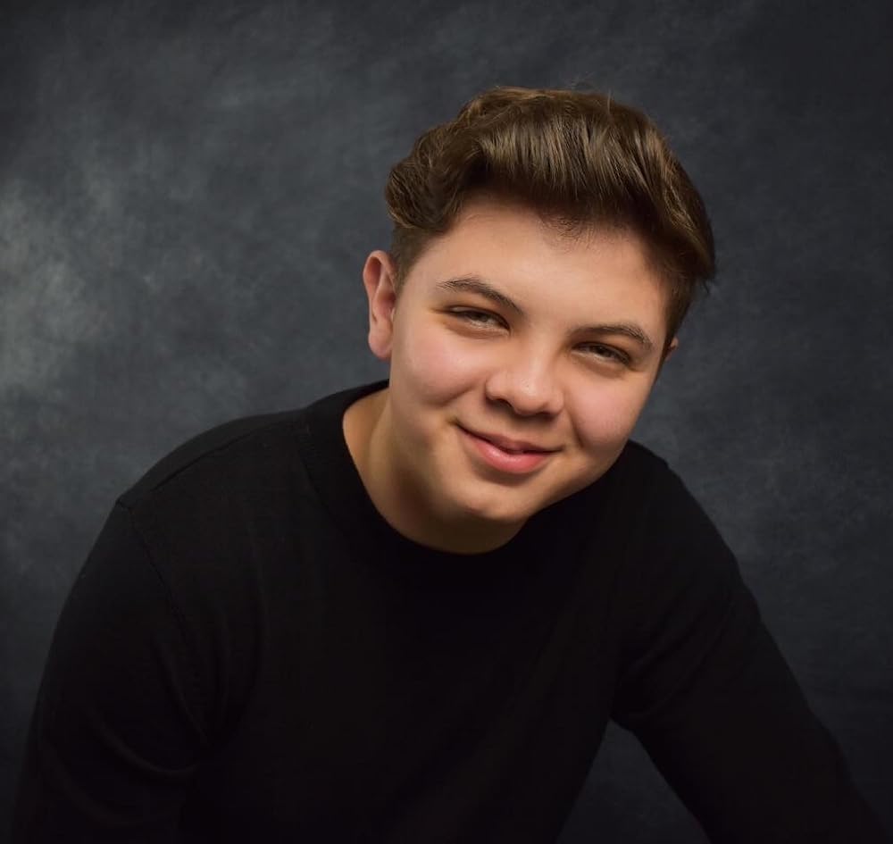 actor Luca Hogan large photo