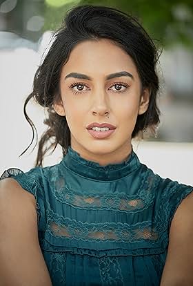 actor Layla Kirk large photo